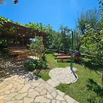 In Mit Grill- Garten Und Terrasse By Interhome Apartamento
