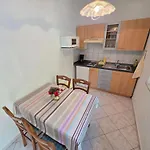 In Mit Grill- Garten Und Terrasse By Interhome *