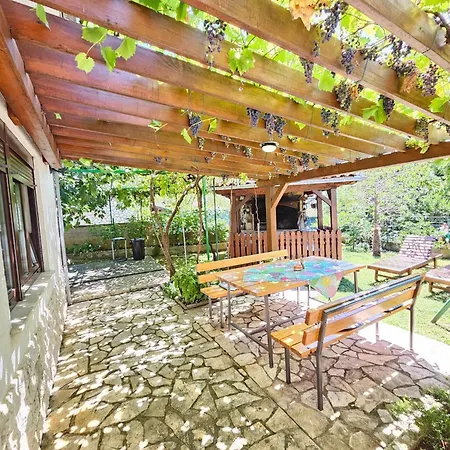 아파트 In Mit Grill- Garten Und Terrasse By Interhome 노비비노돌스키
