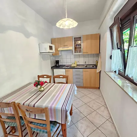 Apartament In Mit Grill- Garten Und Terrasse By Interhome *