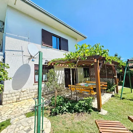 In Mit Grill- Garten Und Terrasse By Interhome * Novi Vinodolski
