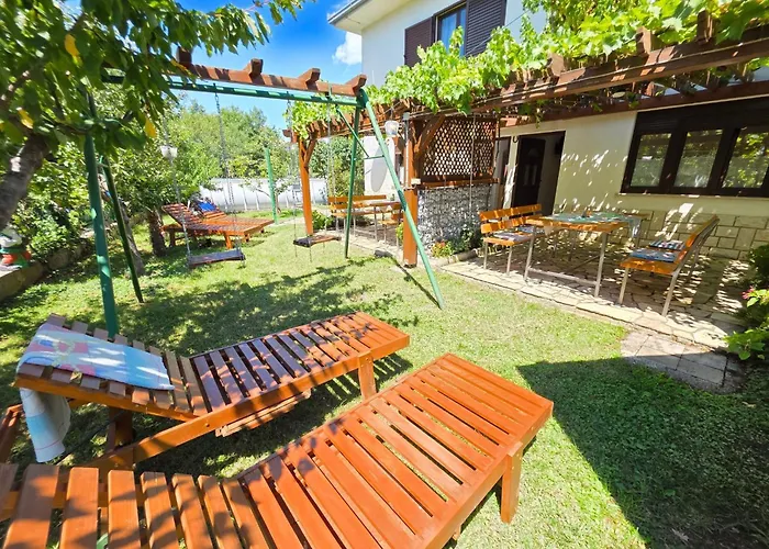 아파트 In Mit Grill- Garten Und Terrasse By Interhome *