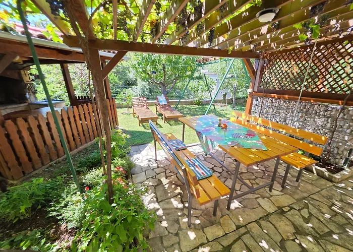 In Mit Grill- Garten Und Terrasse By Interhome 노비비노돌스키